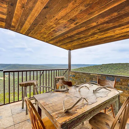 Scenic Leakey Vacation Rental With Private Patio!